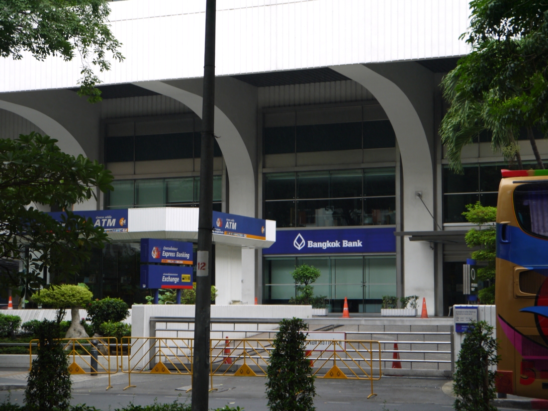 Бангкок банк курс. Банки в Бангкоке. Бангкок банк атм. Bangkok Bank Thailand. Бангкок банк Банкомат.